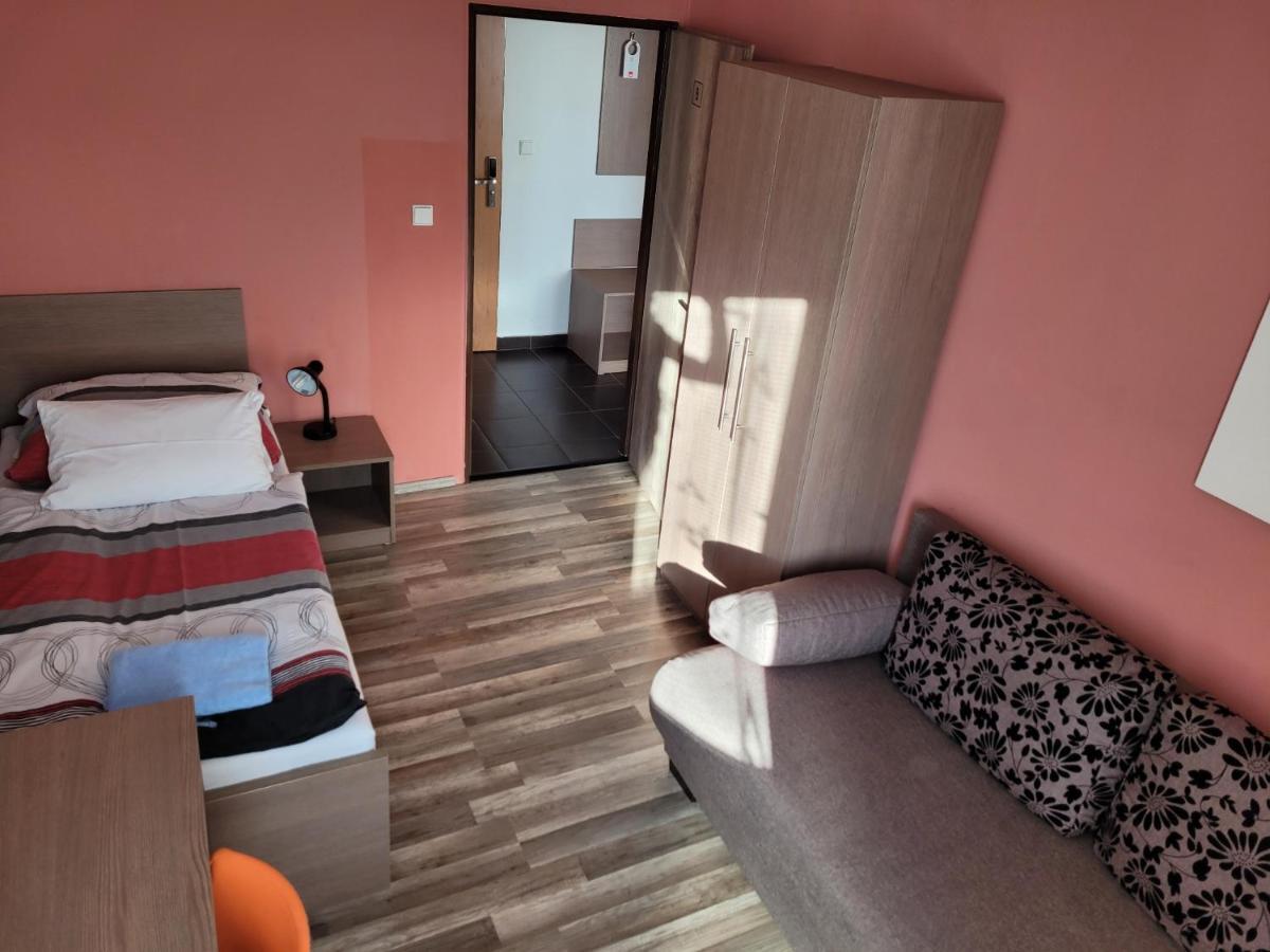 Hotel Gol Prostejov Отель Простеёв