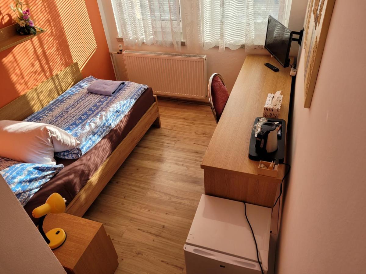 Hotel Gol Prostejov Отель 3*