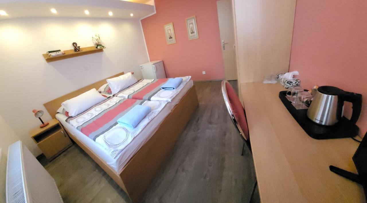 Отель Hotel Gol Prostejov 3*