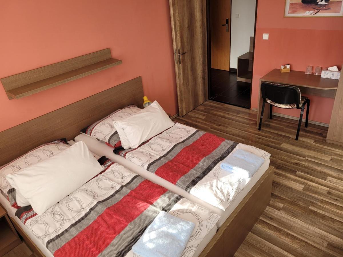 Hotel Gol Prostejov Отель Простеёв