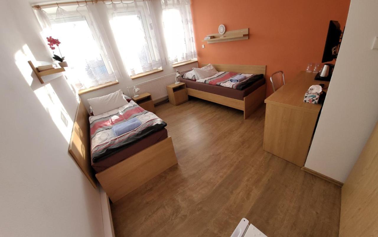 Отель Hotel Gol Prostejov