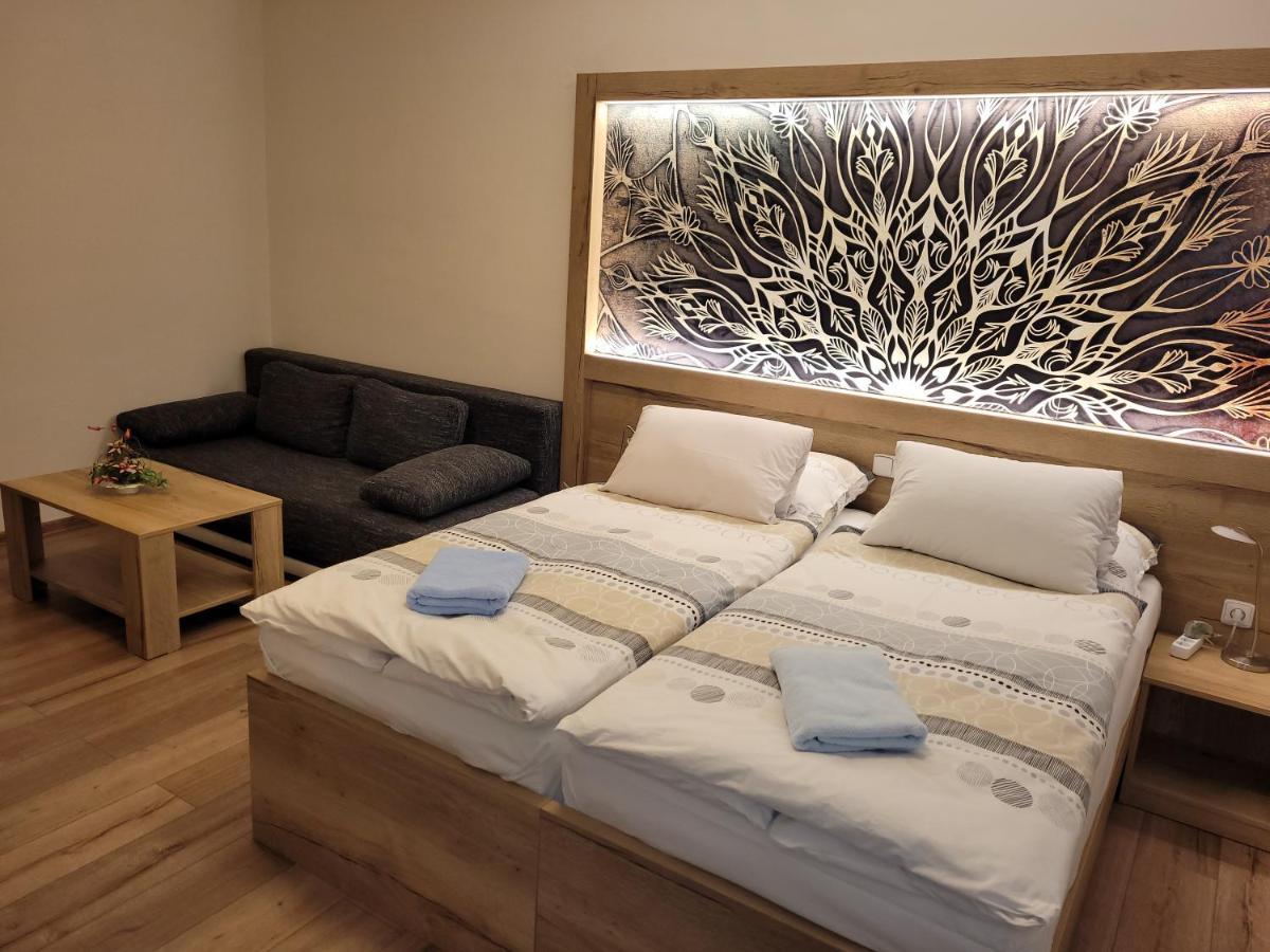 Отель Hotel Gol Prostejov 3*